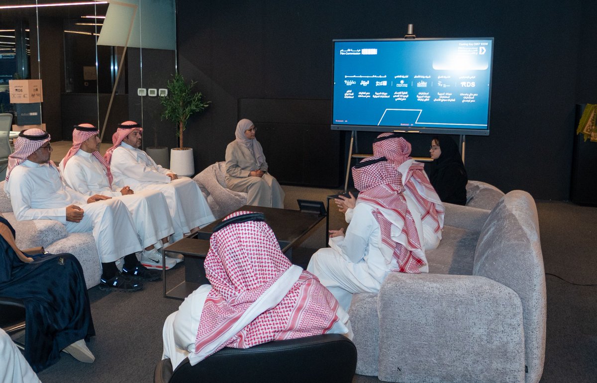 CEOFilmksa's tweet photo. تسهم مسرعات الأعمال في توسيع فرص النمو والابتكار للشركات الناشئة ورواد الأعمال. وخلال زيارتي لـ #مسرعة_الأعمال_في_الأفلام، اطّلعت على مشاريع المشاركين وما حققوه من تطوير في نماذج أعمالهم، ولمست في أفكارهم ابتكارًا وطموحًا، وفي حماسهم وشغفهم ما يبعث على الثقة بمستقبل السينما السعودية وما تحمله هذه المواهب من إمكانات واعدة.