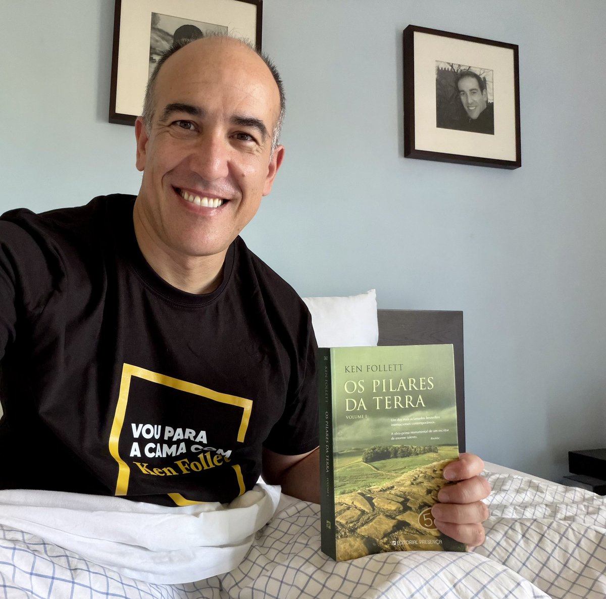 autor_NunoN's tweet photo. Todo despenteado. 😂
O algoritmo não vai gostar disto. Este Verão, desligue o telemóvel e vá para a cama com um livro.
Uma campanha @fnacportugal
#nunonepomuceno #kenfollett #fnacportugal #vaiparaacamacomumlivro https://t.co/zMuRNsXgqy