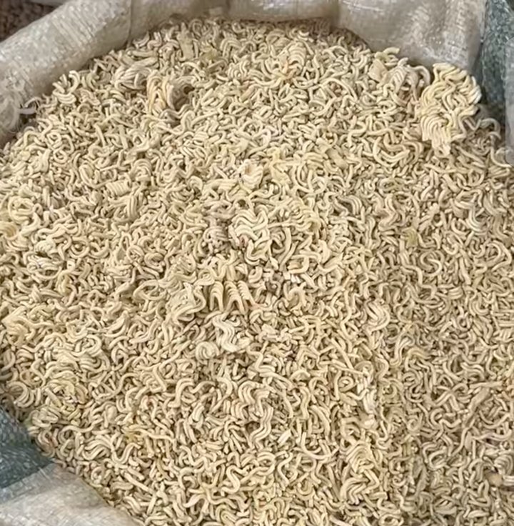 aisha47864's tweet photo. How much is a cup of noodles in your area???👀🌚
Me: 580🥱 https://t.co/GSdFrZ5J4F