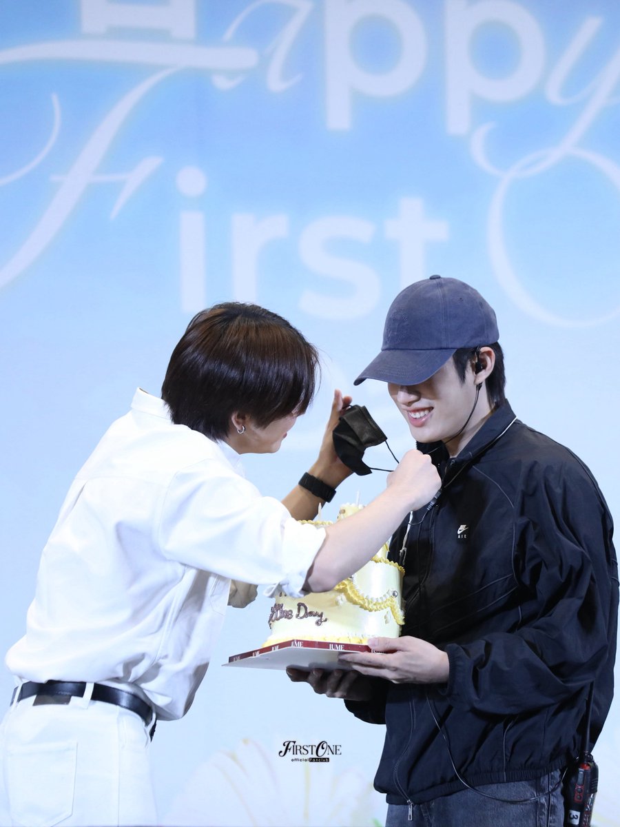 firstonefanclub's tweet photo. อยู่ไม่ไหว ๆ ขอตึกสูงสุดใกล้ฉัน 😭 —— (02.08.2026)

FIRSTONE TURNED 26
#26thHBDFIRSTONE

@firstone_wnk #Firstone 🫶🏻🎤 
εїз #เติ้ลเฟิร์สวัน #TleFirstone  εїз https://t.co/Uaj4OlrGVR
