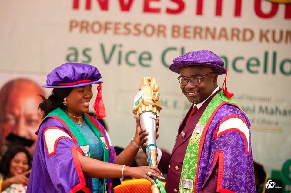 Thevokofficial's tweet photo. 📍📍JUST IN📍📍

Professor Bernard Kumi-Boateng assumed office as the 4th Vice Chancellor of UMaT.

Stay tuned✅ | #VOKLive https://t.co/fkX9ybpxLV