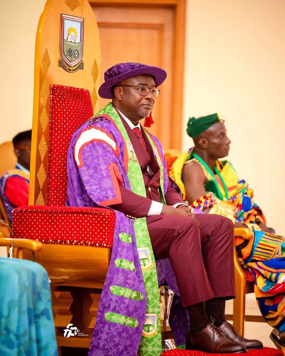 Thevokofficial's tweet photo. 📍📍JUST IN📍📍

Professor Bernard Kumi-Boateng assumed office as the 4th Vice Chancellor of UMaT.

Stay tuned✅ | #VOKLive https://t.co/fkX9ybpxLV