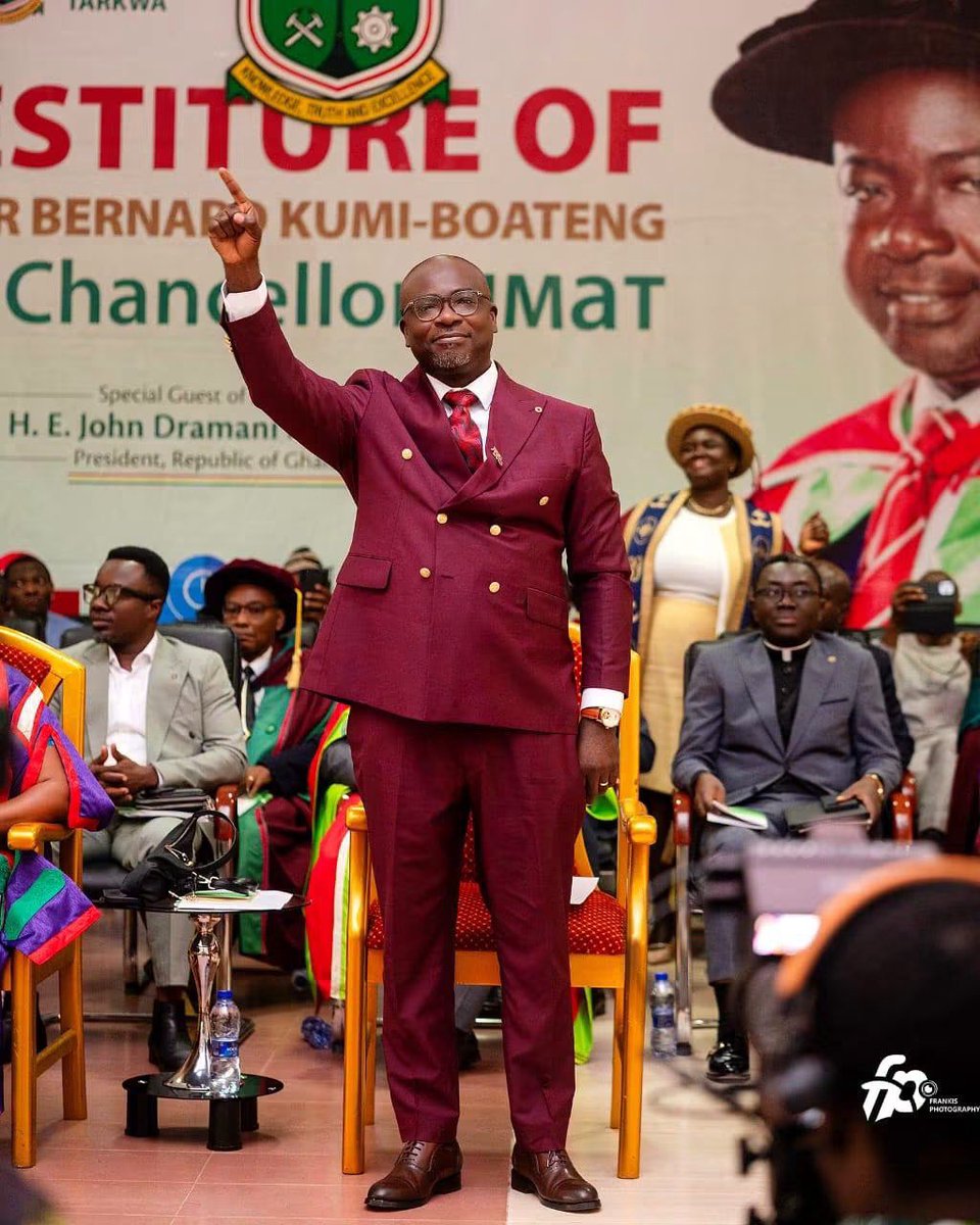 Thevokofficial's tweet photo. 📍📍JUST IN📍📍

Professor Bernard Kumi-Boateng assumed office as the 4th Vice Chancellor of UMaT.

Stay tuned✅ | #VOKLive https://t.co/fkX9ybpxLV