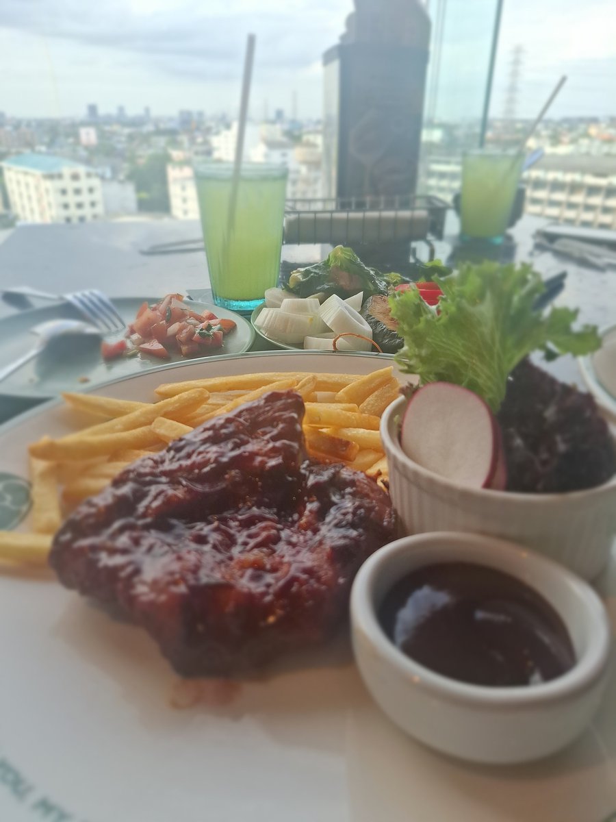 GodSTR999's tweet photo. Quality time. เวลาที่เราคุยกันเยอะสุดคือตอนกิน 🥗🍽️ 
Enjoy eating คัฟโผมมม🥳 https://t.co/HHoSlZQTzS