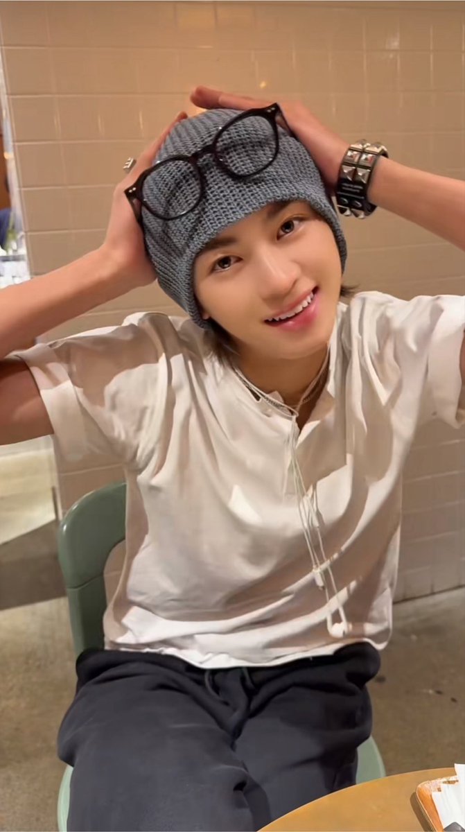 ringo7v05's tweet photo. 今宵も可愛くてしんどい🥹💜
あざとさを手に入れた彼は最強🔥🔥🔥笑 https://t.co/HUw6Wj6HX7