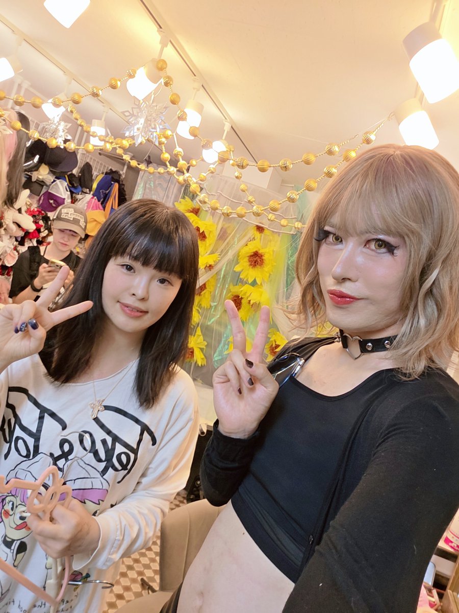 IDOL_YOSSY's tweet photo. 【速報】Milkyで女装してきたよ��💋夏しか出来ない露出多めな姿になりたくてタンクトップヘソだしコーデにしてみたわ🖤❤はなさんゆかりさんにすごい格好だねって言われちゃった🤣wお気に入りの金髪カールウイッグで派手な雰囲気も完璧👱‍♀️✨今日もありがとうございました🙇‍♀️💜

メイク&amp;撮影(@nanapom_7) https://t.co/nneE22dPB6