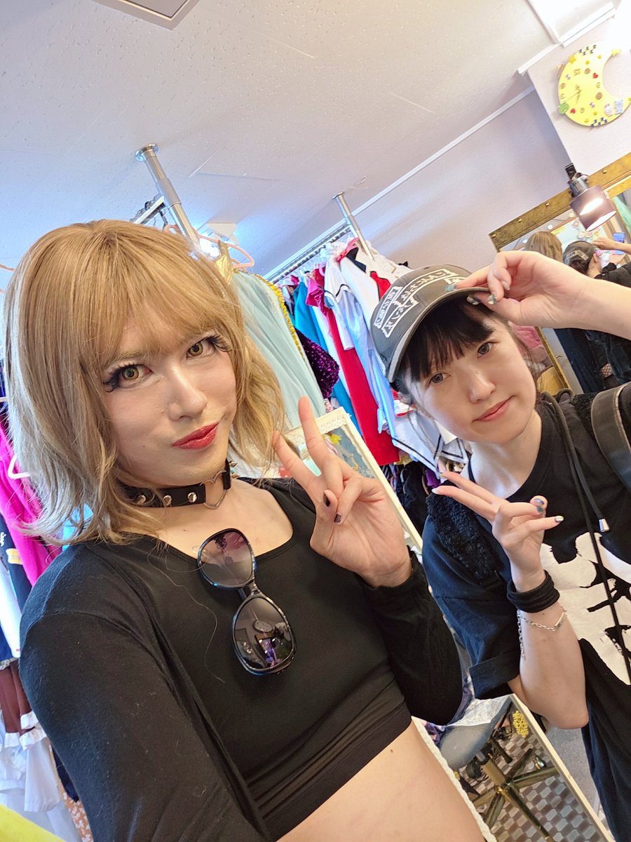 IDOL_YOSSY's tweet photo. 【速報】Milkyで女装してきたよ��💋夏しか出来ない露出多めな姿になりたくてタンクトップヘソだしコーデにしてみたわ🖤❤はなさんゆかりさんにすごい格好だねって言われちゃった🤣wお気に入りの金髪カールウイッグで派手な雰囲気も完璧👱‍♀️✨今日もありがとうございました🙇‍♀️💜

メイク&amp;撮影(@nanapom_7) https://t.co/nneE22dPB6