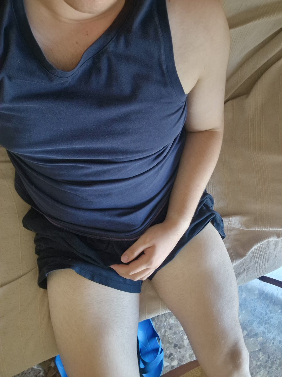 Br0t13's tweet photo. I'm feeling so lazy today, I just wanna play videogames allday 😴🎮 https://t.co/t8dBKLyhdv