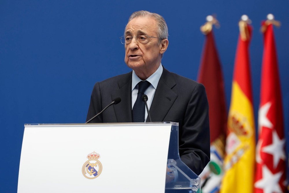AlbertoPereiro's tweet photo. Ojo al tema de las presentaciones de Mou y los fichajes, que en el Madrid no tienen claro que haya que presentar "al uso" y que hay más fórmulas. Igual vemos una presentación en grupo de los players y adios ! No salen las cuentas. Puede ser cualquier cosa

@OndaCero_es https://t.co/U47aonKPYk