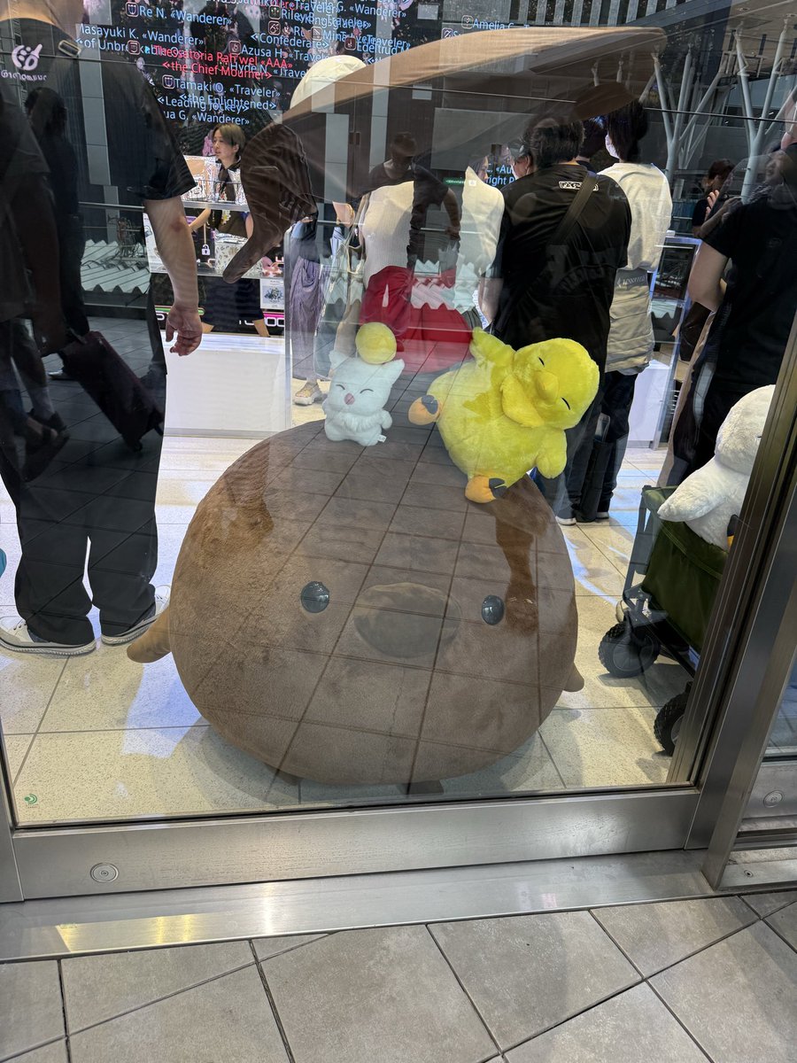 mayumite1's tweet photo. 納涼祭チラッと参加しました
暑い中大盛況でしたねーみたかったグッズが午後には完売していて残念でしたが、お祭り感あって楽しかった！ https://t.co/hQfQUQ5G3Q