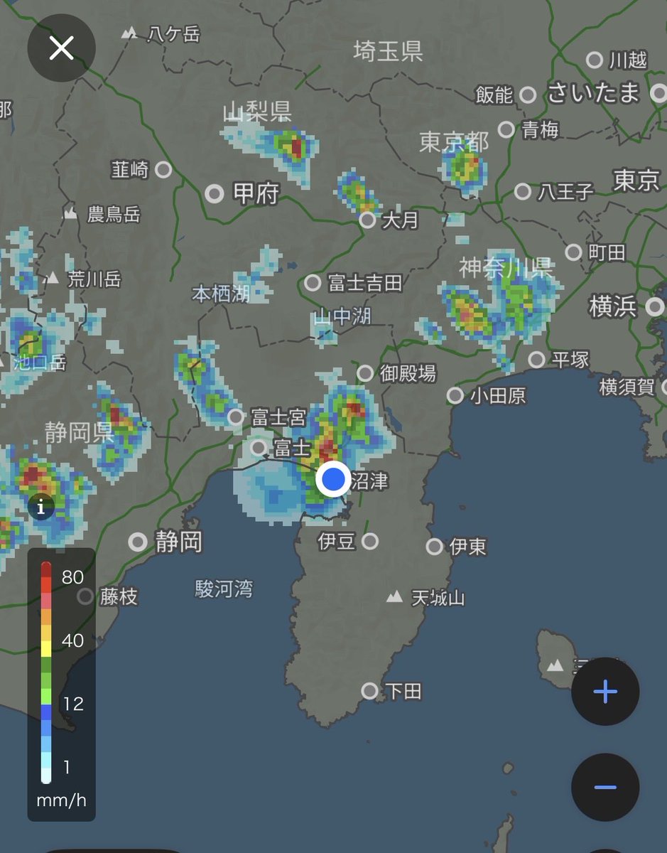 sora_trim's tweet photo. 雨神と言われる由縁。
真上だけ豪雨。 https://t.co/VMpj5HR6wd