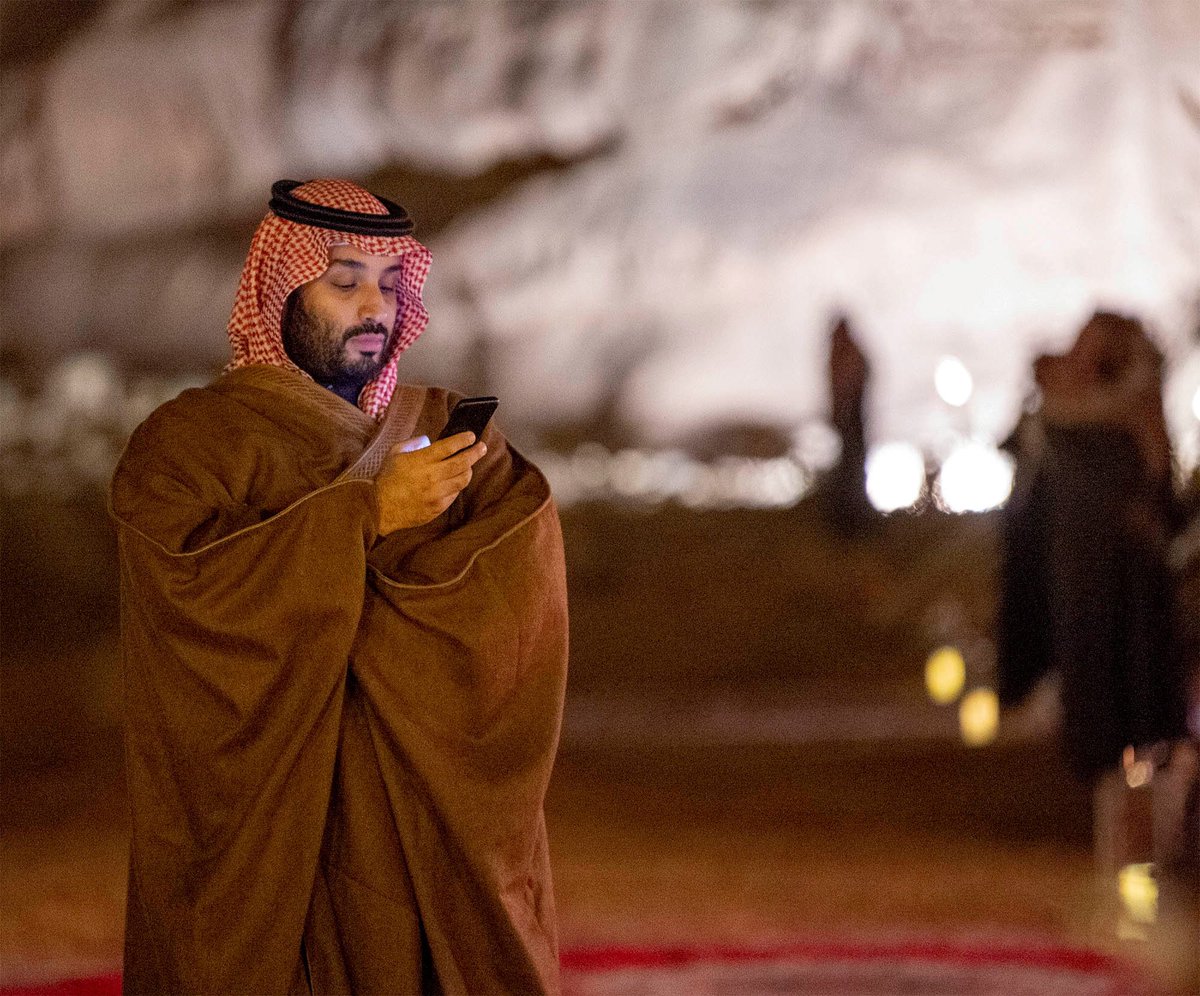 roxtiis's tweet photo. @KSAMOFA @Ooezze حفظ الله سمو الأمير محمد بن سلمان 
عراب الشرق الاوسط
🇴🇲🇸🇦 https://t.co/IQdPaoDd9t