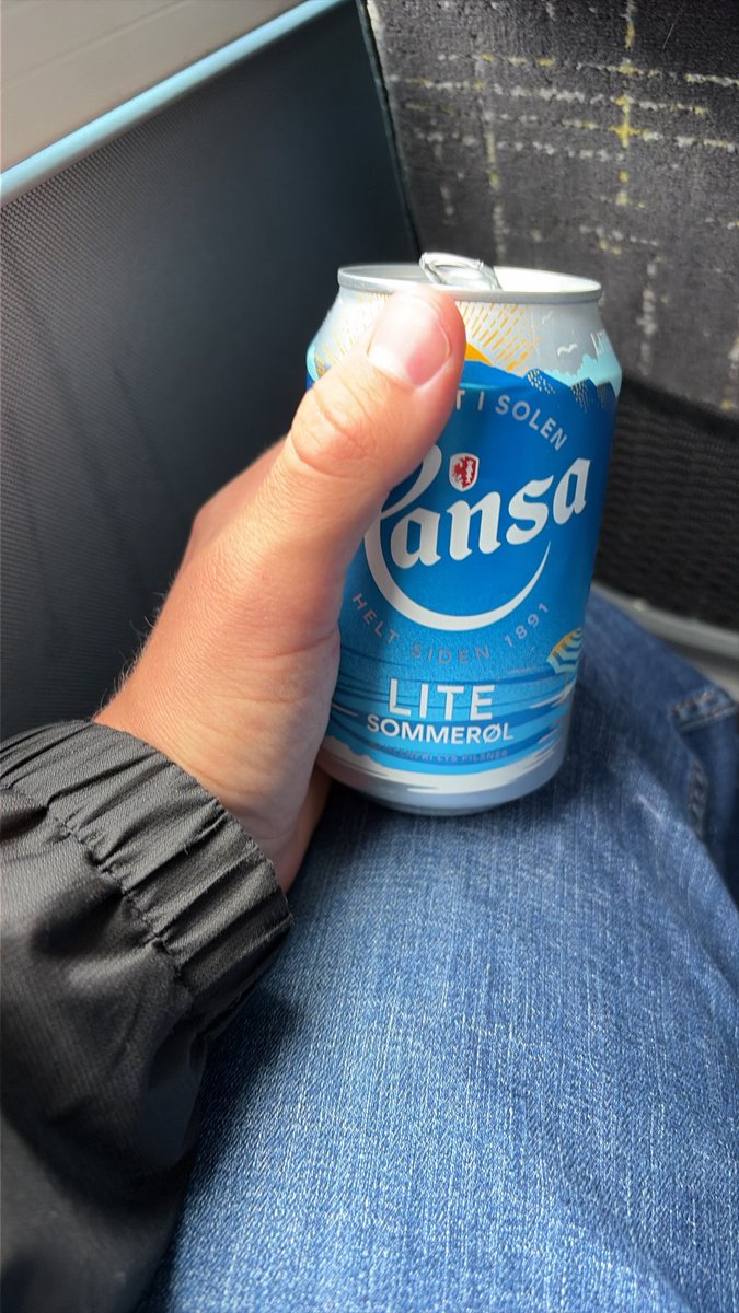 lettseier08's tweet photo. Skvip og rutebuss, få meg til molde a https://t.co/II4vylIk4t