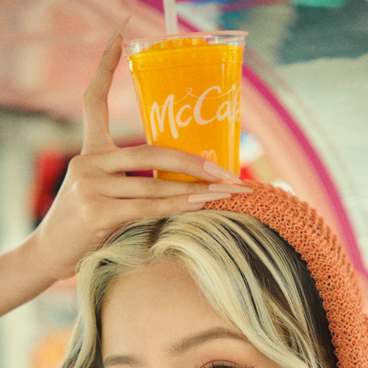McDonaldsJapan's tweet photo. 飲みたかったら買うの！ https://t.co/cenpfURYr6