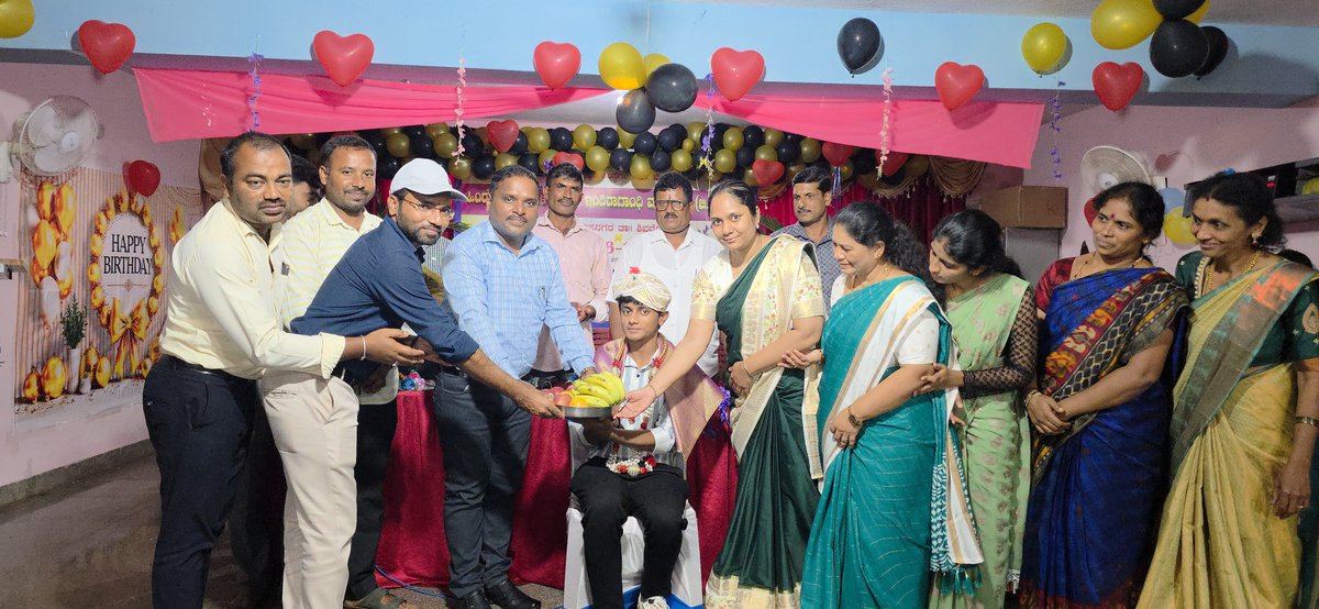 kreisigrs263's tweet photo. ನಮ್ಮ ಶಾಲೆಯಲ್ಲಿ ಅಧ್ಯಯನ ಮಾಡಿ NEET ಪರೀಕ್ಷೆಯಲ್ಲಿ 637 ಅಂಕದೊಂದಿಗೆ 2545 all India Rank ಗಳಿಸಿದ ಹೆಮ್ಮೆಯ ವಿದ್ಯಾರ್ಥಿ ಪೃಥ್ವಿ ಕೆ ರವರಿಗೆ ಶಾಲಾ ಸಿಬ್ಬಂದಿಗಳಿಂದ ಅಭಿಮಾನದ ಸನ್ಮಾನ.
#karnataka_kreis_schools
@SWDCommissioner 
@SWDGoK 
@shobhana_88 https://t.co/gDcAMy3BCn