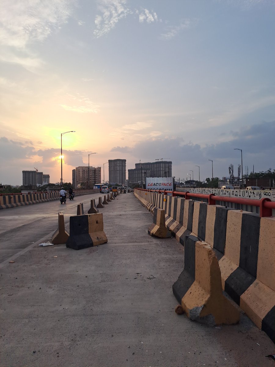 RamforReforms's tweet photo. ⚠️  CRITICAL SAFETY HAZARD ⚠️ 
Misaligned barricades on Maisamma Flyover, Chintalkunta are causing frequent accidents! Reporting this to @HYDTP for 2 months has yielded no action. Requesting hyderabad traffic police to fix this immediately to prevent further mishaps.
#HYDTPinfo https://t.co/XODREea5XP