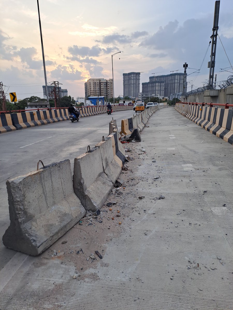 RamforReforms's tweet photo. ⚠️  CRITICAL SAFETY HAZARD ⚠️ 
Misaligned barricades on Maisamma Flyover, Chintalkunta are causing frequent accidents! Reporting this to @HYDTP for 2 months has yielded no action. Requesting hyderabad traffic police to fix this immediately to prevent further mishaps.
#HYDTPinfo https://t.co/XODREea5XP