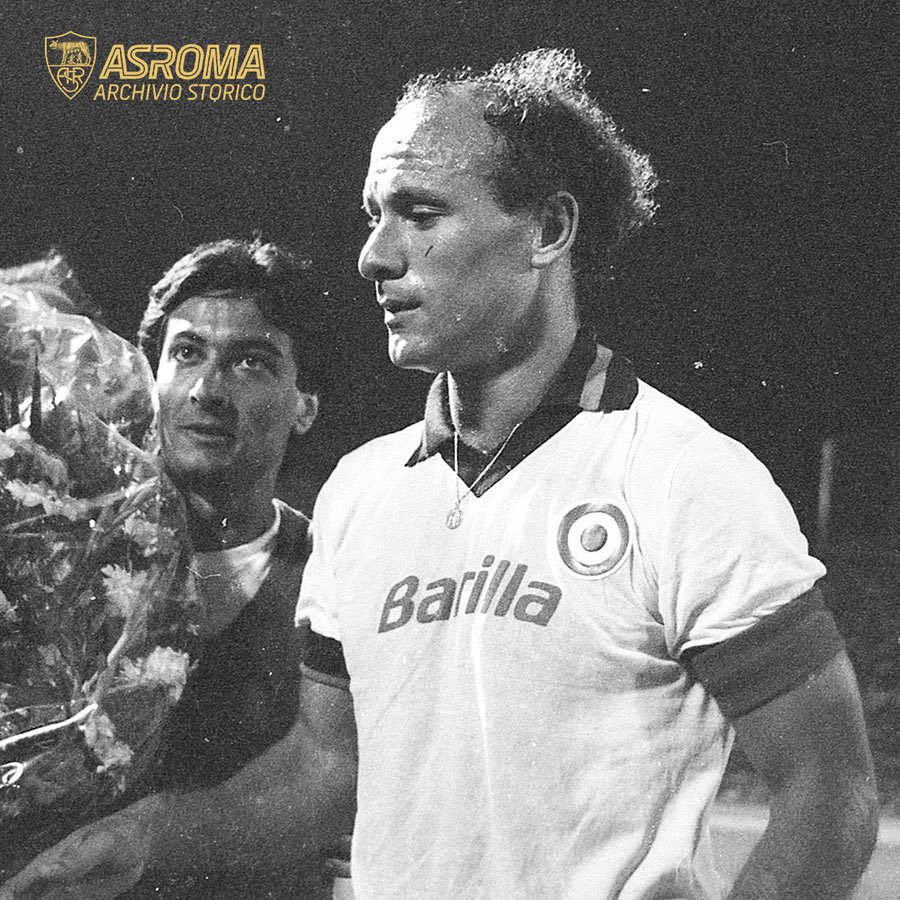 OfficialASRoma's tweet photo. 🎂 Buon compleanno a Francesco Rocca
 
🟨 Leggenda giallorossa e membro della Hall of Fame 🟥
 
🐺 Tanti auguri, "Kawasaki"!

#ASRoma https://t.co/OhhrnaJNPM
