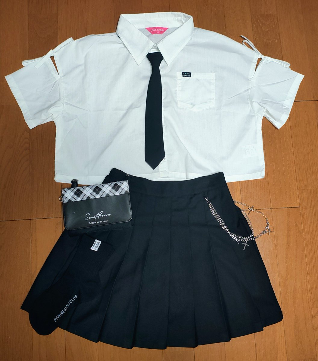 papant23898's tweet photo. 女児服を買ってみた https://t.co/8YrVJg3tIU