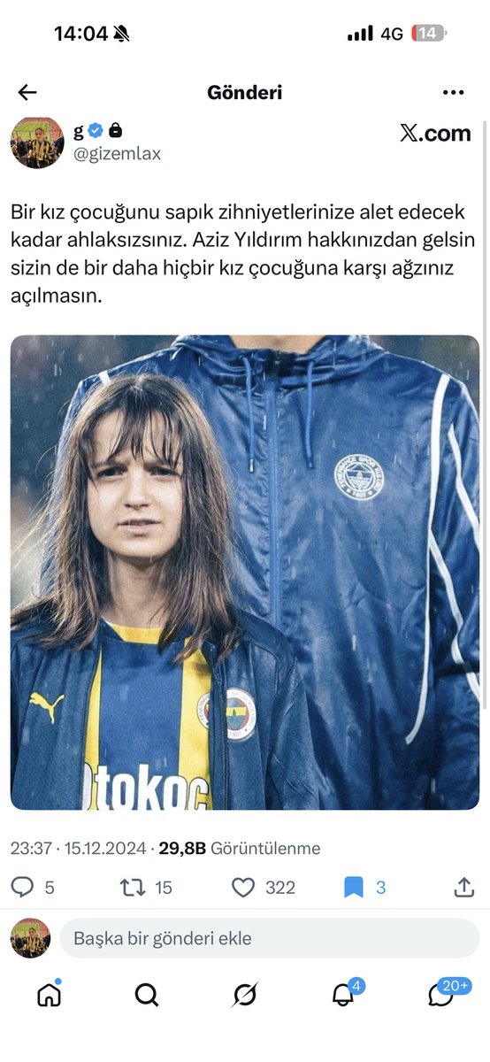 gizemlax's tweet photo. CAMİAMIZA

Sosyal medyada paylaşıma sokulan bahse konu grup konuşmaları hakkında açıklama yapma zarureti hissetmekteyim. 

Yaz Yıldırım hakkında konuşan şahısla beraber benim konuyla alakasız konuşmalarım “birlikte” paylaşıldığından, Yaz Yıldırım hakkında konuşan kişi olarak şahsım üzerinden algı yapılmaktadır. 

İlk olarak, sosyal medya trollerinin algısı sebebiyle Sn. Aziz Yıldırım’ın kızı Yaz Yıldırım hakkında ileri geri konuştuğum iddia edilmektedir. 

Ben hiçbir zaman Sn. Başkanın kızı hakkında en ufak kötü bir yorum dahi yapmadım. Bu tweetin ekinde de Yaz Yıldırım hakkındaki daha önceki paylaşımımı ve Yaz Yıldırım’a yazdığım mesajı paylaşıyorum. 

İkinci konu olarak, Fenerbahçe’nin başarısızlığını istiyor şeklinde algı yapılmaktadır. Geçen sezon burada olan herkes bilir ki, Sn. Saran’a oy vermemiş bir kongre üyesi olarak matematiksel anlamda şampiyonluk gidene kadar kendisini ve yönetimini destekledim. 

Greenwood transferi sebebiyle başkan Aziz Yıldırım’a teşekkür ettiğim tweetin altına gelen küfürler ve grupta bulunan bazı şahısların Vedat transferini eleştirmesinin üzerine yedikleri hakaretleri görünce “eleştirmeyin, forvet lazım onlar bunu dile getirmiyorsa siz de dile getirmeyin bırakın almasınlar, siz kötü olmayın” diye birkaç kez ikazda bulundum. 

Buradaki suç tam anlamıyla nedir? VEDATI ELEŞTİRMEYİN midir? Kötüniyetli düşündüğümüzde FORVET ALMASINLAR söylemine dayanarak mı yönetim transfer yapmaktadır? 

Bu algılar neticesinde, 

Şahsıma yoğun bir şekilde hakaret edilmekte, “kafanı keseceğiz, seni bulacağız, tecavüz edeceğiz, sokağa çıkamayacaksın” şeklinde tehditler edilmektedir. Bu şahıslar hakkında suç duyurusunda bulunulacaktır. 

01.08.2026 tarihinde bir abimle kahve içerken, hukuka aykırı bir şekilde görüntülerim çekilmiş, “Cengizle buluştu” algısı yapılmıştır. Servis edilen videolardaki kişi Cengiz isimli kişi değildir. Ancak bu videoyu çeken şahıs hakkında ayrıca suç duyurusunda bulunulacaktır. 

Söz konusu grubu ben kurmadım ancak o grupta bulunmam benim için hatadır. 20-30 kişilik grupta kimseye güvenilmeyeceğini orada bulunan herkese defalarca kez söyledim. Tek hatam o grupta kalmaya devam etmektir. Ancak ben her yazılan mesajı görmedim, görmem de mümkün değildir. 

Son olarak, bu grupta yer aldığım için tüm camiamızdan özür diliyorum. Ancak Yaz Yıldırım konusu başta olmak üzere Fenerbahçe’nin kötülüğünü istiyor şeklindeki algıları kabul etmiyorum. 

Saygılarımla