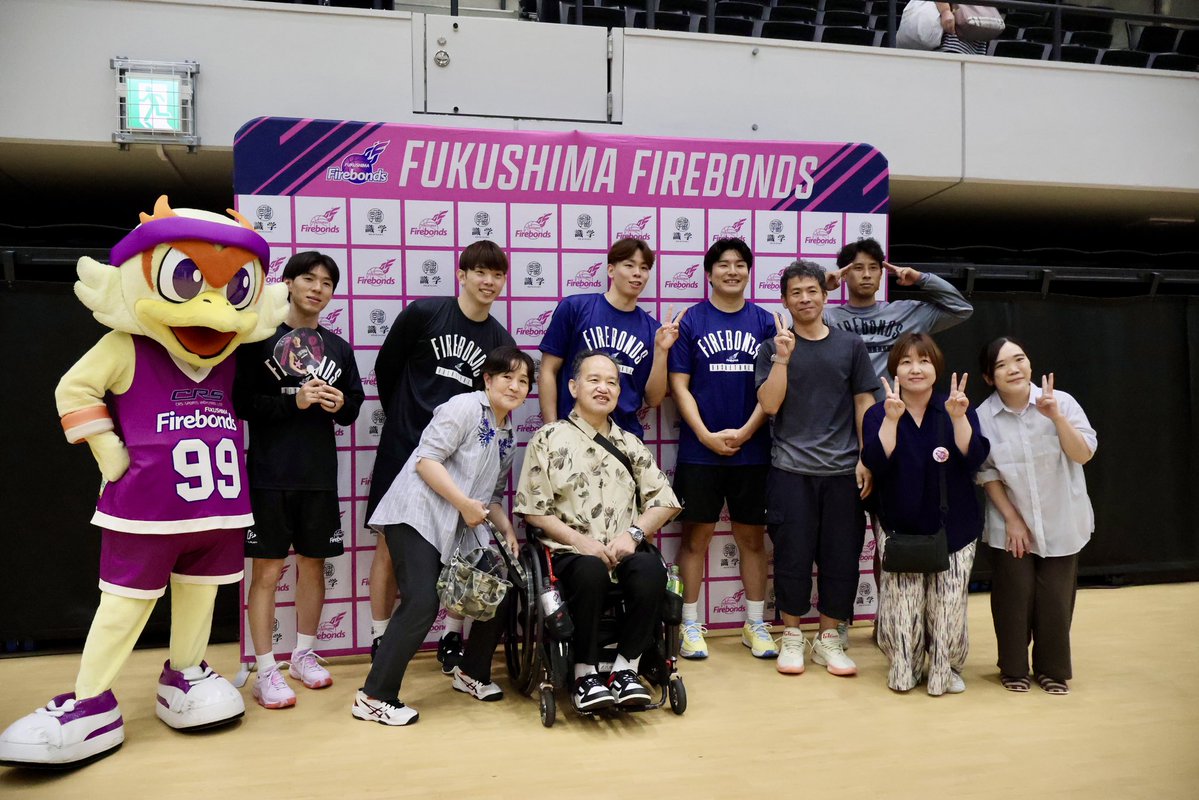 firebonds's tweet photo. 本日は #ボンズの夏祭り にご来場いただき、ありがとうございました🏮💜🎶

あいにくのお天気にもかかわらず、約1,500名を超える皆さまにご来場いただき、初開催となった「ボンズの夏祭り」は予想を上回る大盛況となりました👏✨

ブースターの皆さまはもちろん、地域の多くの皆さまにもご来場いただき、福島ファイヤーボンズを知っていただく機会となりました😊

ご来場いただいた皆さま、そしてイベントにご協力いただいた皆さま、本当にありがとうございました！

次は公開練習、そしてTOHOKU CUPでお会いできることを楽しみにしています🏀

#firebonds
#福島ファイヤーボンズ