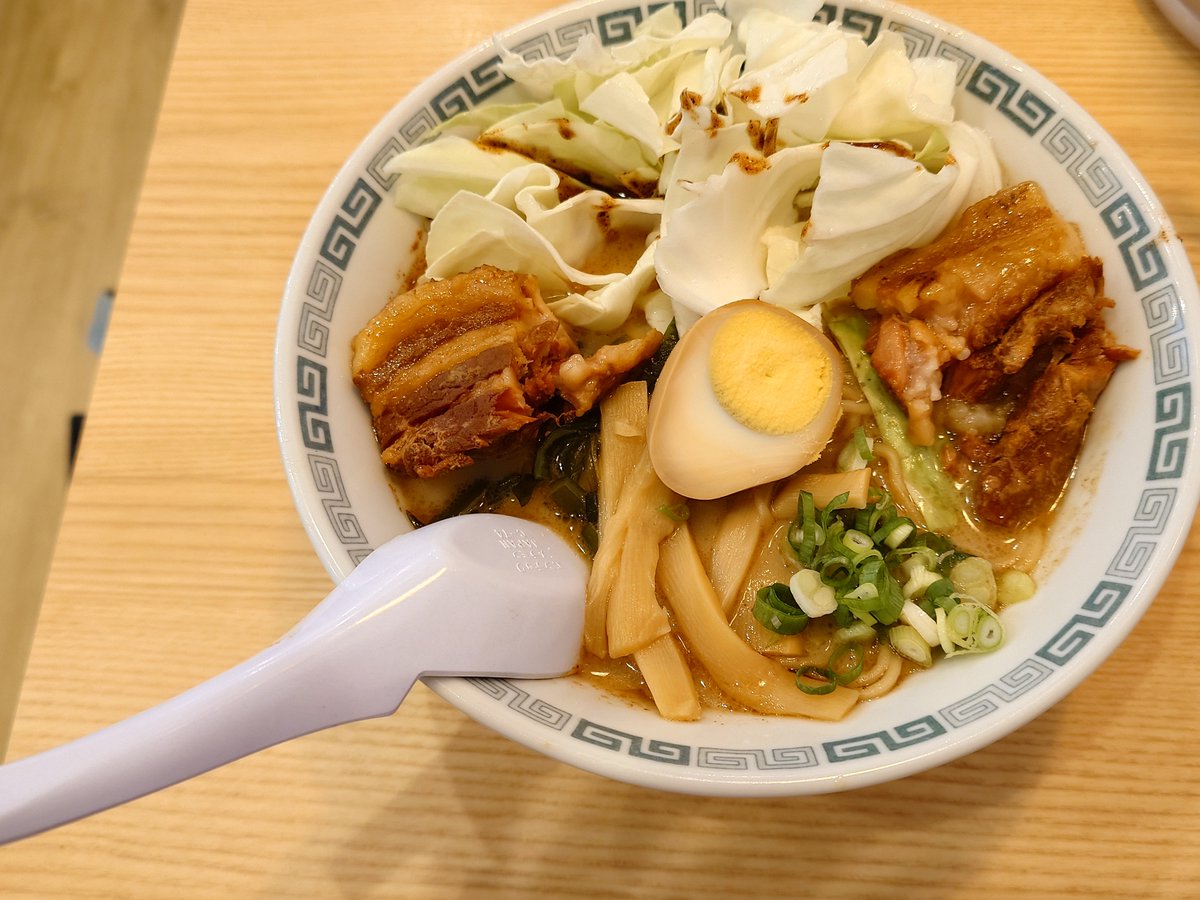 korosukeponta's tweet photo. @keika_raumen 
＃桂花ラーメン
熊本大地震への僅かばかりでも支援になるかと思い、新橋の桂花ラーメンへ😋😋
店前の幟で宣伝していた太肉麺をオーダー

店内に募金箱もあったので、こちらにも
チョコっと👛 https://t.co/ohO9XcYnth