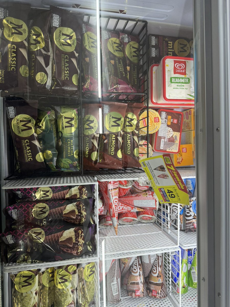 brightestmonday's tweet photo. ได้อีส #MagnumPistachioSignature ตาม #KHUNPOL แย้ว อร่อยมาก ชอบเนื้อไอติมข้างในมาก อร่อยนัวอะ 🍦

#ตามรอยขุนพล https://t.co/4s3K9OxY1D