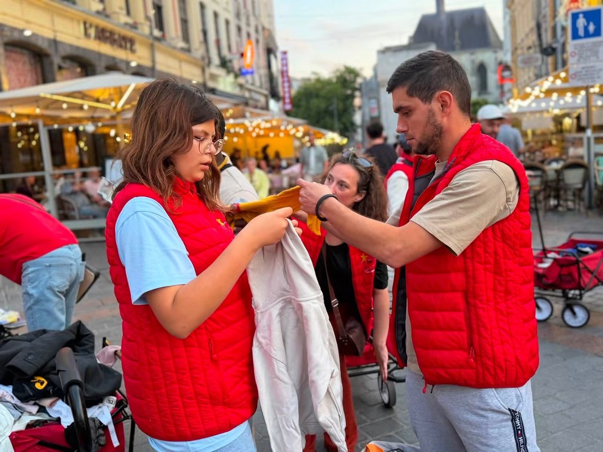 BouananiKalid's tweet photo. Un café chaud, un repas et quelques minutes d’écoute peuvent parfois changer une journée. 
Merci à tous ceux qui rendent nos #Maraudes possibles. Continuons à faire vivre la #Solidarité à #Lille.

❤️ Cœur Étoilé 🌟
👉 https://t.co/G1MCJpRV3z https://t.co/X8E8fwp8oh