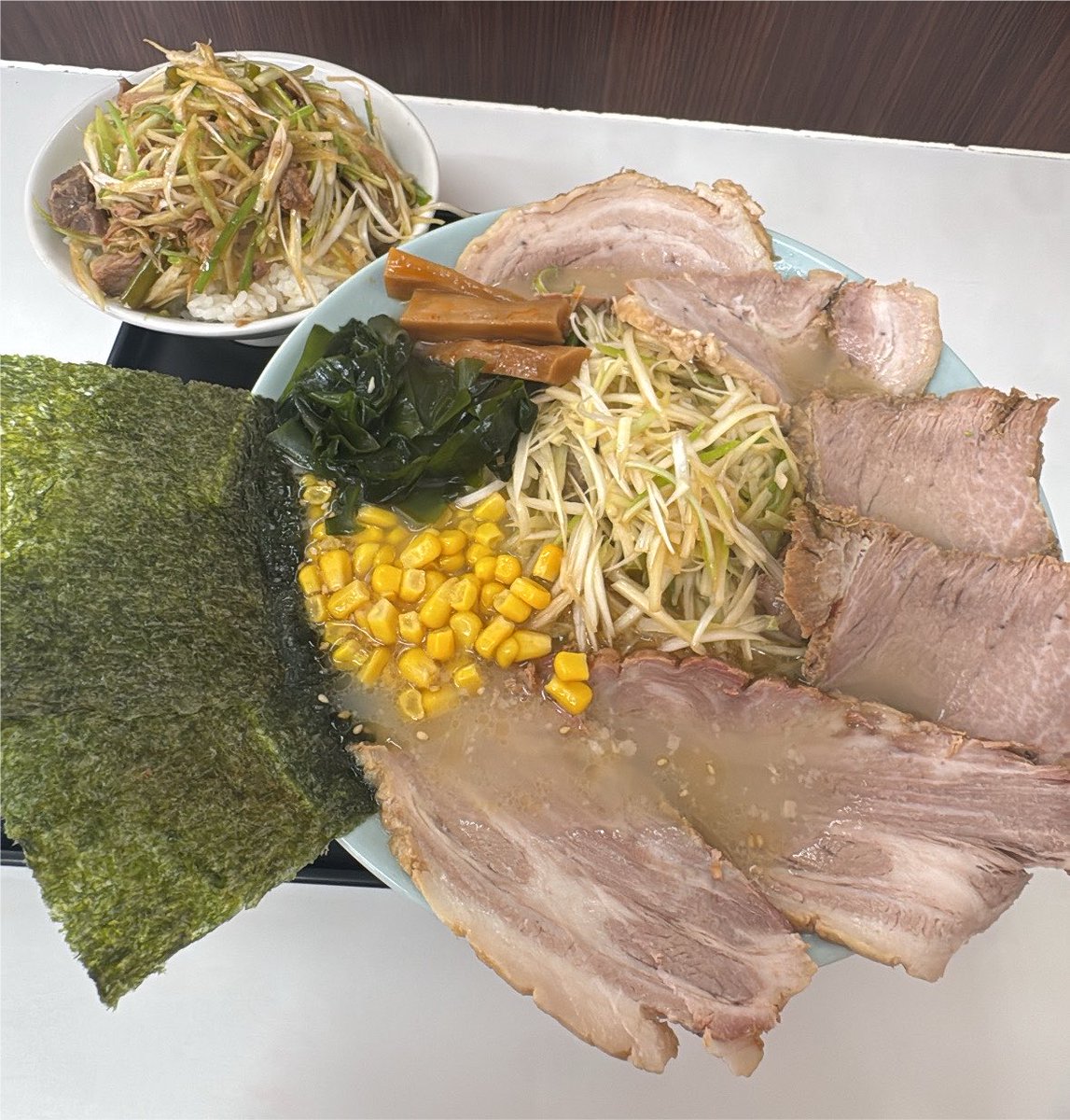 ryonryon0318's tweet photo. 久しぶりに食べた朝ラーメンがめちゃくちゃ美味しかった(*´ω｀*)
朝早くからオープンしているラーショに感謝🍜 https://t.co/GhCTBD57yl