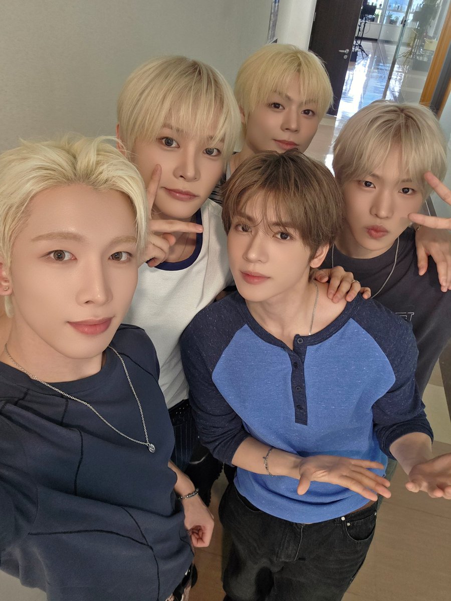 POW_grid's tweet photo. [#POW.pic] 260802

POW (파우) Single Album [FLAVOR] 발매 기념 팬사인회

#POW #파우 #Flavor #플레이버 #GRID #그리드 https://t.co/LvYHOZeDEA