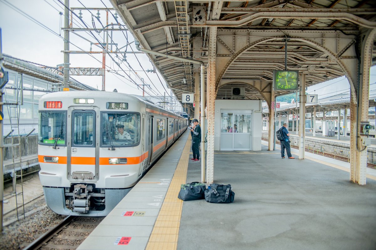 miharayuu's tweet photo. 6月6日
東海道本線米原駅　17:28

夕方は米原〜名古屋方面直通でありがたい。 https://t.co/QXoclktcNg
