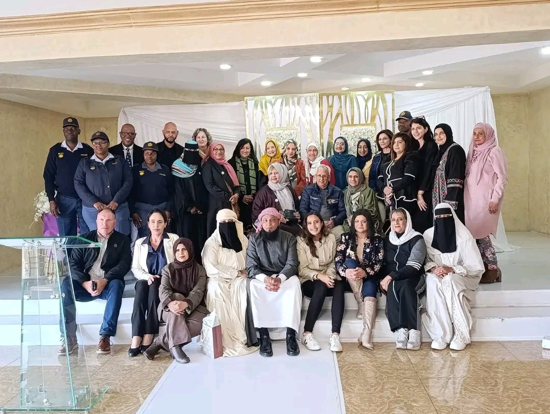 jackson_rem's tweet photo. This photo pisses me off. SAPS is out here posing with a group that seems to think it can do whatever it wants in this country. https://t.co/OGN7StOfpr