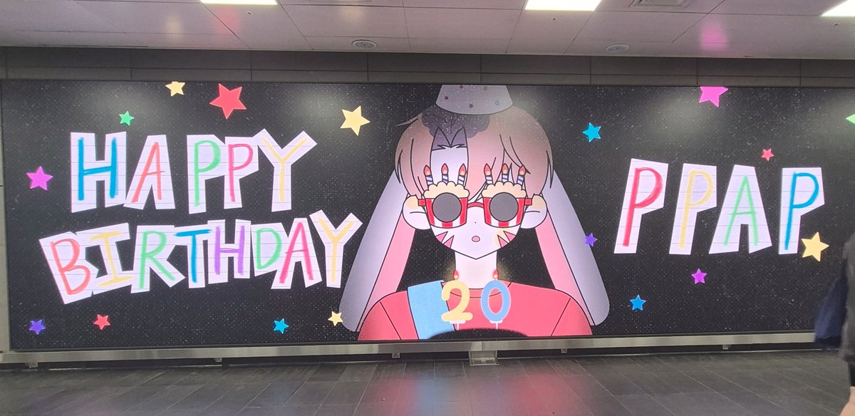 ppooppccoorrnnw's tweet photo. 저도 빱이 지하철 전광판 영접했습니다🥹 마지막까지 감동감동... 진짜 상상했던 것보다 훨씬 커서 압도적이었고 넘 멋있고 예뻤어유🥹🥹🥹🥹🥹💛🧡💛🧡💛🧡💛 빱아 생일 축하한다!!!!!!! https://t.co/rTkammrvw4