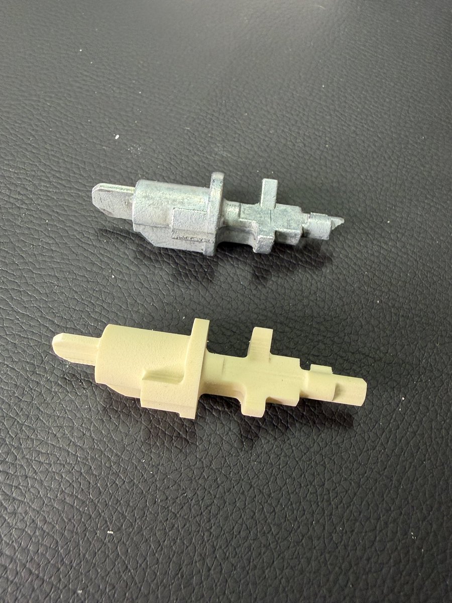 3DMakerNoob's tweet photo. 8 hours of leaning the process of milling with @adskFusion 360 on the @Makera_Inc Carvera Air 4th axis - well worth the time 😁 - test mill for a reverse engineered key barrel - next up - Aluminium (that’s how it’s spelled) https://t.co/hdCDpPqQTz