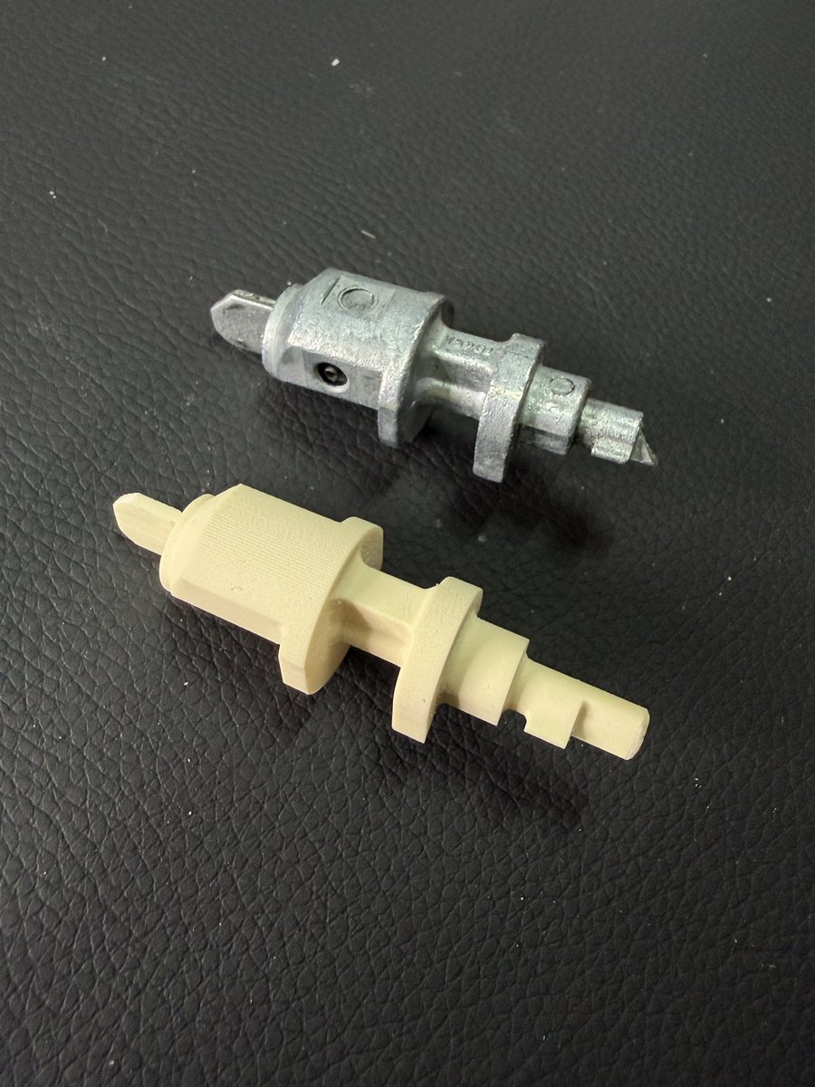 3DMakerNoob's tweet photo. 8 hours of leaning the process of milling with @adskFusion 360 on the @Makera_Inc Carvera Air 4th axis - well worth the time 😁 - test mill for a reverse engineered key barrel - next up - Aluminium (that’s how it’s spelled) https://t.co/hdCDpPqQTz