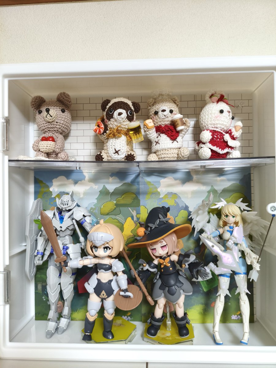 7Oyr7's tweet photo. ヒメ横から帰ってきましたー!!
今回はタヌキとリスと猫を買いました!!（後ろ２枚画像は自室に陳列したもの）
後日ポストカードが届く予定です。
１１時の開場から１６時の閉場まで居座ってました大満足!!!

#ヒメ横
#エヒメファンタジー横丁 https://t.co/YFQdESYRpJ