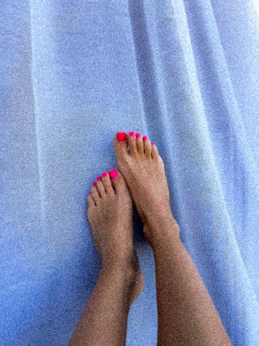 itsnessixooy's tweet photo. Good Morning my loveeees
#feet #pedicure #feetworshi̇p https://t.co/d73Nuu2koi