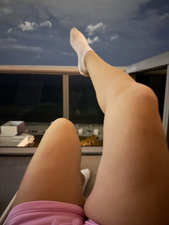 spoilsandra34's tweet photo. I smell relapse https://t.co/qYdCSlf0PB