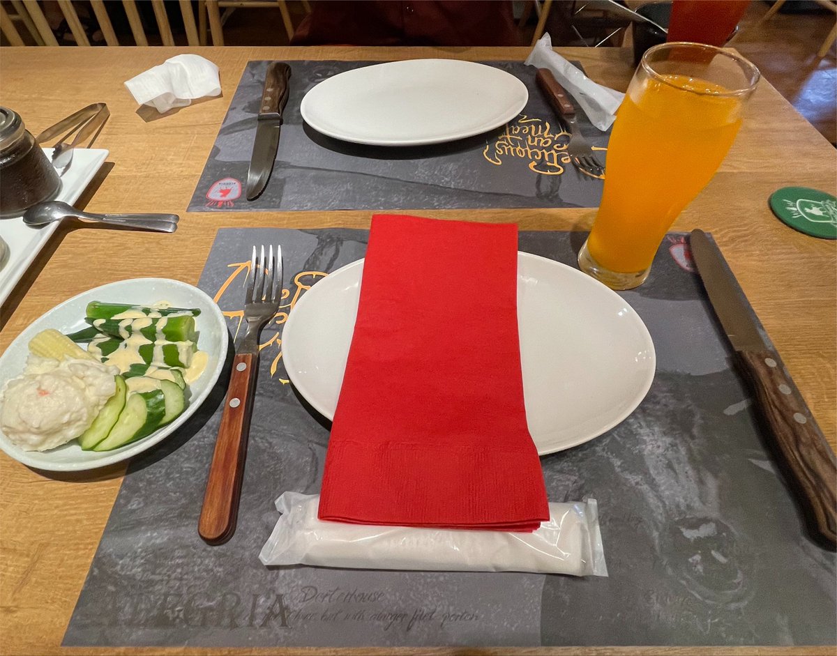 iiniku2nd's tweet photo. 今週のお買い物10000円。子供たちが義両親の家にお世話になるので夫婦分だけ買い込んだ。全然節約考えずに買ってもこれだけで済むんだなぁ〜。
そして今日は結婚記念日にシュラスコ食べ放題お酒飲み放題🥃
テキーラサンライズ飲んだの何年ぶりだろ嬉しー☺️ https://t.co/BxjaJw8W6G