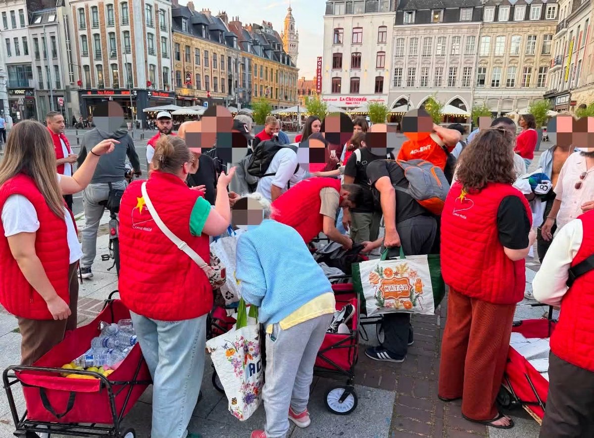 BouananiKalid's tweet photo. Derrière chaque personne à la rue, il y a une histoire. Nos #Maraudes sont avant tout des rencontres, de l’écoute et du respect. 
Merci à nos bénévoles et donateurs pour leur engagement. #Solidarité #Humanité #Lille

❤️ Cœur Étoilé 🌟
👉 https://t.co/G1MCJpSsT7 https://t.co/x5ktqzCrOF