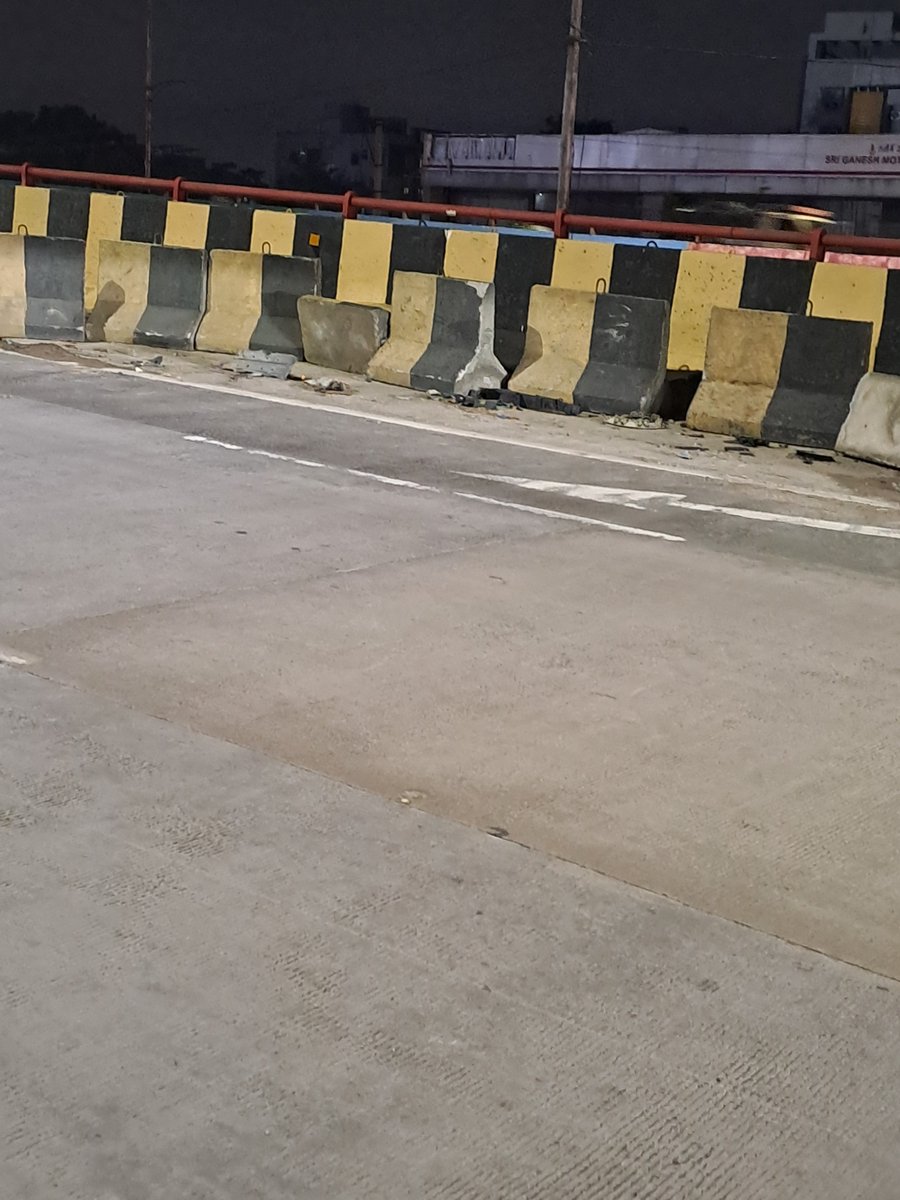 RamforReforms's tweet photo. ⚠️  CRITICAL SAFETY HAZARD ⚠️ 
Misaligned barricades on Maisamma Flyover, Chintalkunta are causing frequent accidents! Reporting this to @HYDTP for 2 months has yielded no action. Requesting hyderabad traffic police to fix this immediately to prevent further mishaps.
#HYDTPinfo https://t.co/XODREea5XP