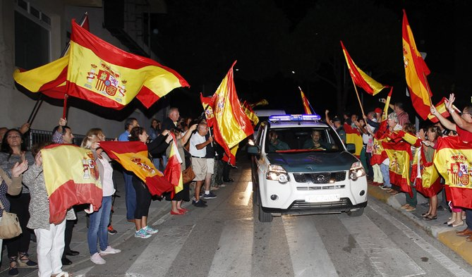 DavidGR1714's tweet photo. Els espanyols estan mes contents i orgullosos que les seves tropes colonials vagin a colpejar catalans que no pas marroquins i ens ho van demostrar explicitament https://t.co/cLz1wEJYtB