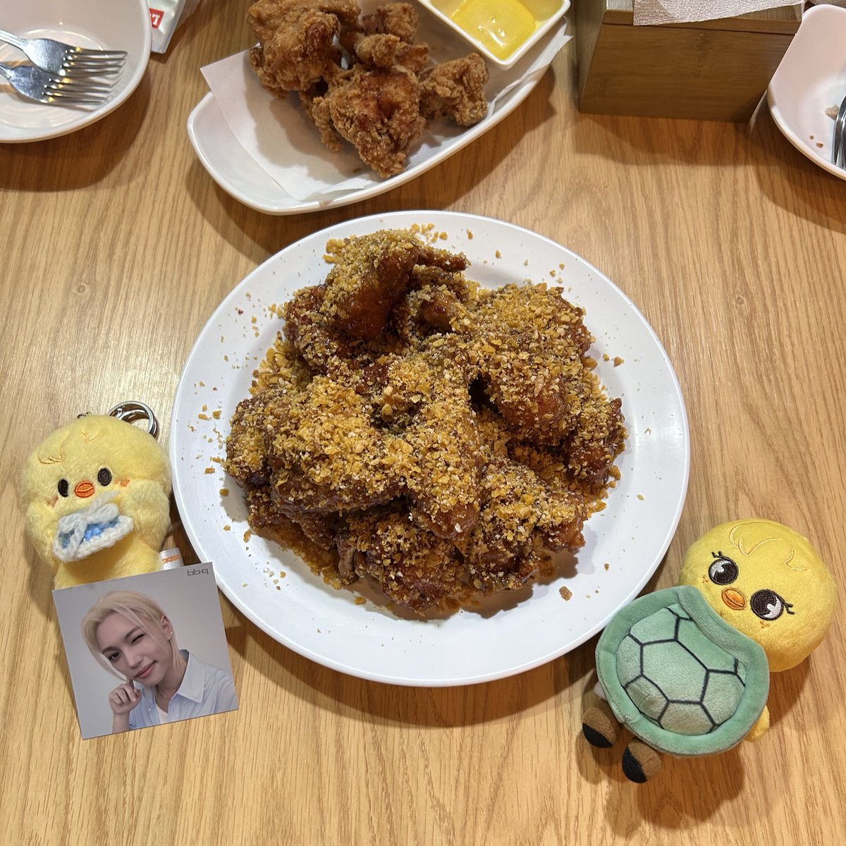 _izm15_'s tweet photo. 食べて歩いて遊んだ1日
ライブ前に予定詰め込みすぎてこの日3.4万歩👣⸒⸒カフェは予約取れなかったけど記念に写真だけ📸✨️江南にエゴママッククス食べに行ったりショッピングしたり、終演後はのんちゃんとbbq！付き合ってくれてありがとう♡
一人渡韓も楽しかったしこれから軽率に飛んでいきそう笑 https://t.co/abCXZu7Svh