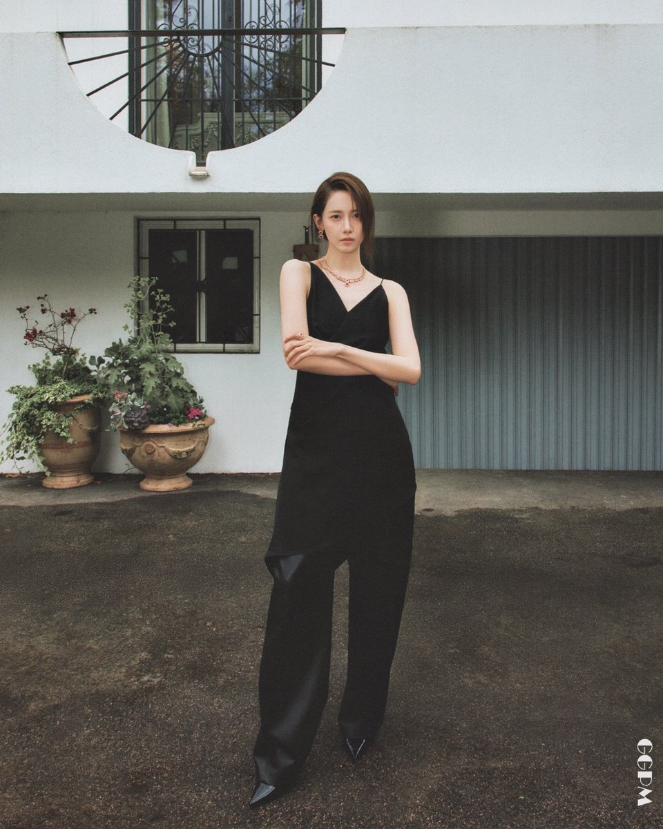 franky___a's tweet photo. 260802 YoonA - Dazed Korea August Issue with Qeelin 🖤
Cr. ggpm2012
https://t.co/lKRZttyoAN
#YoonA #윤아 #임윤아 #LimYoonA https://t.co/K2fGFnnUgg