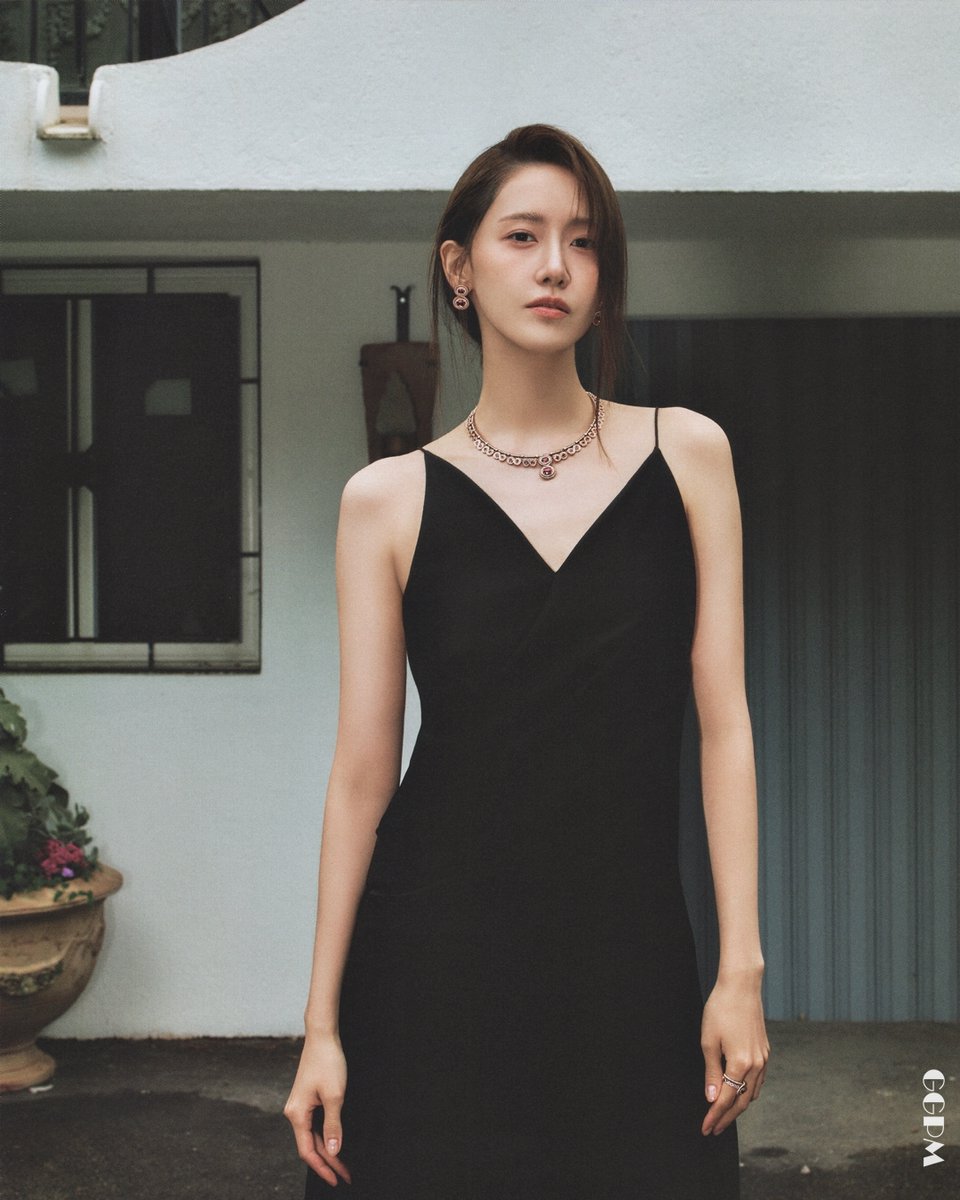 franky___a's tweet photo. 260802 YoonA - Dazed Korea August Issue with Qeelin 🖤
Cr. ggpm2012
https://t.co/lKRZttyoAN
#YoonA #윤아 #임윤아 #LimYoonA https://t.co/K2fGFnnUgg