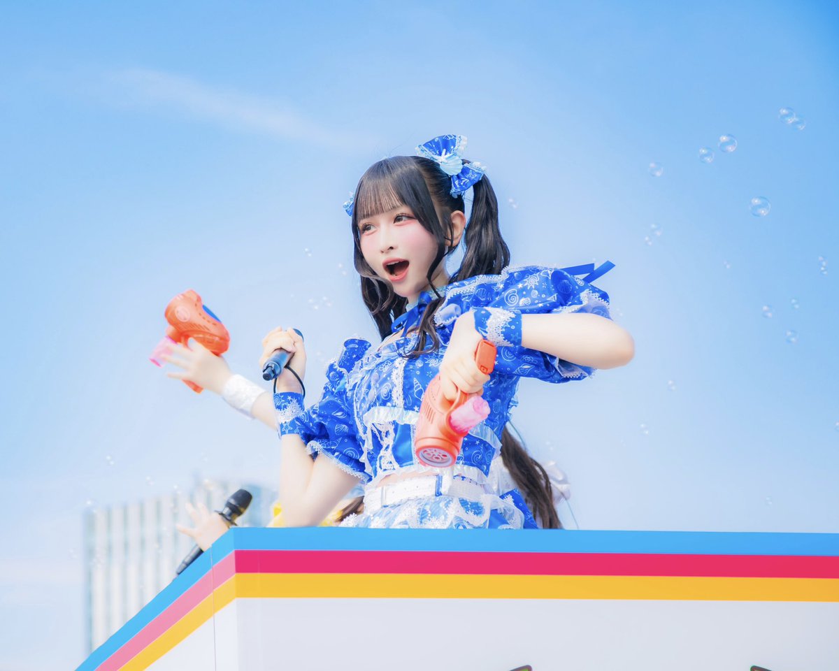 Niina_nonfic's tweet photo. トロッコとシャボン玉で子供心をくすぐられてるにいなちゃん💙 https://t.co/IaGUy6dgS5