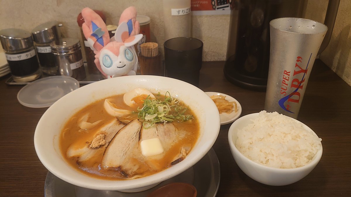 KITAUJI_3K's tweet photo. 後輩とウインズ仲間の3人で
「麺王」さんへ……

「海老王」をいただきました!!✌️✌️

エビの旨みが凝縮されていて、濃厚さがあってめっちゃ美味かったです!!
しかも、限定品だったので食べれて良かったです!! https://t.co/YVny4BbLto