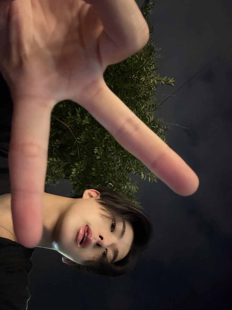 shion_kishinami's tweet photo. 오늘도 같은 달 아래서… https://t.co/VAVPRNa5R1