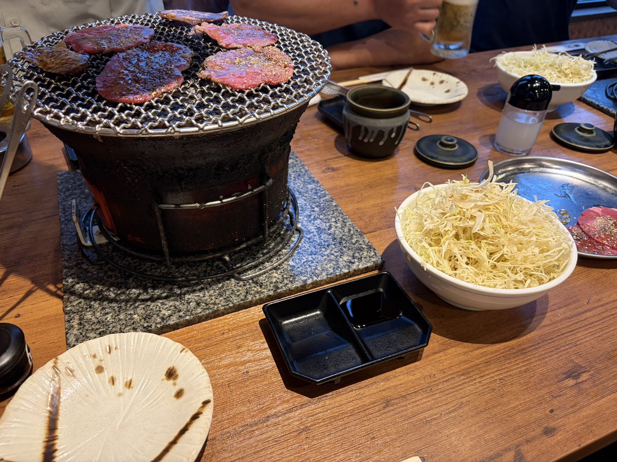 Aoi_0130_t's tweet photo. 父親が仕事30年間勤めたお祝いに焼肉行ってきた https://t.co/nCfr1xOHeL