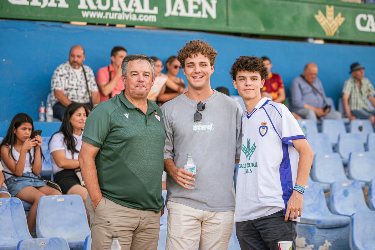 RealJaenCF's tweet photo. 📸 Galería de imágenes de la afición que acompañó al equipo en el encuentro de pretemporada de ayer

#RealJaén2627 https://t.co/gFvde0zSxu